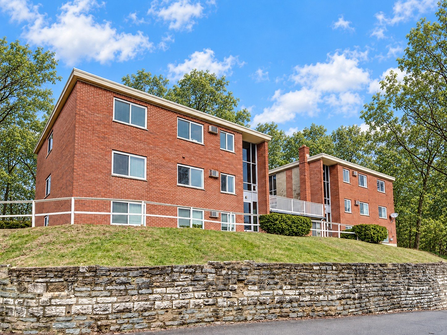 Cincinnati Apartment: 1668 Glen Parker Ave