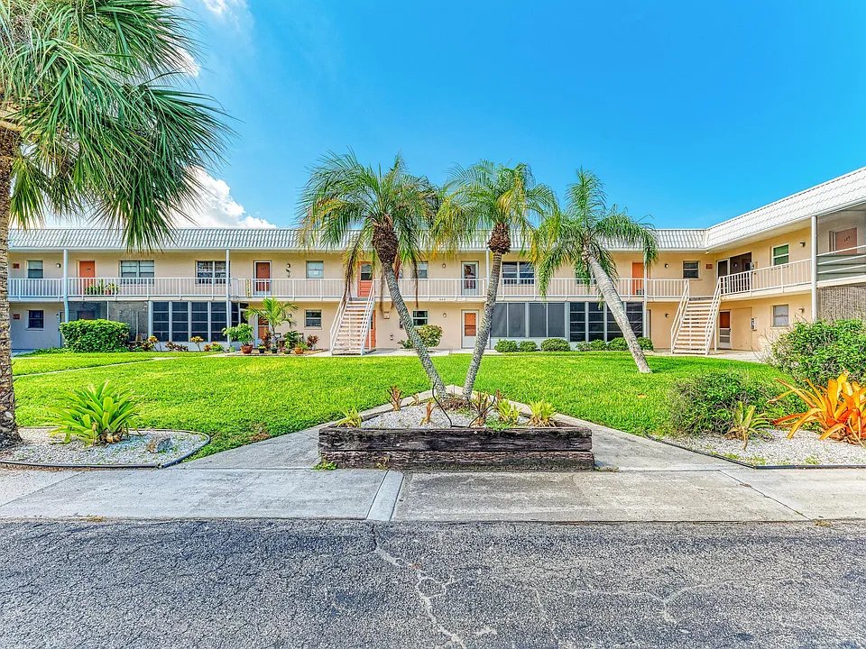 Venice Condo: 406 Base Ave