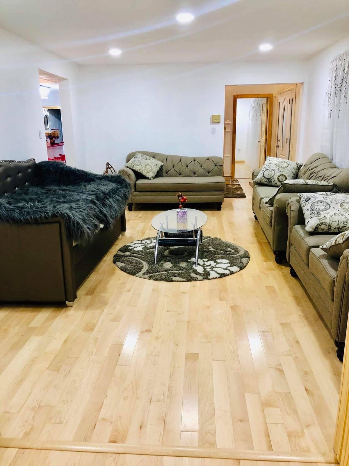 Mount Pocono House: 27 Brunswick Dr