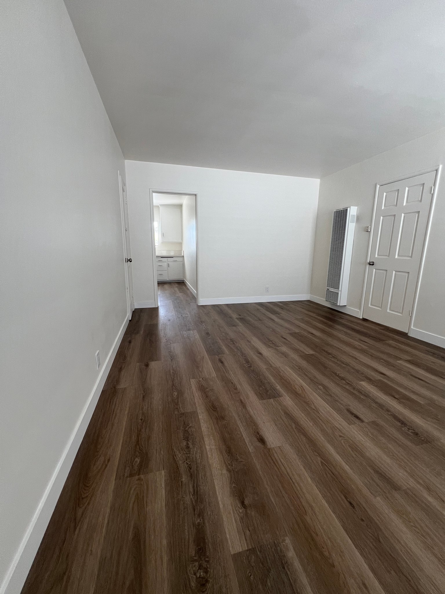 Los Angeles Apartment: 7007 1/2 Manchester Ave
