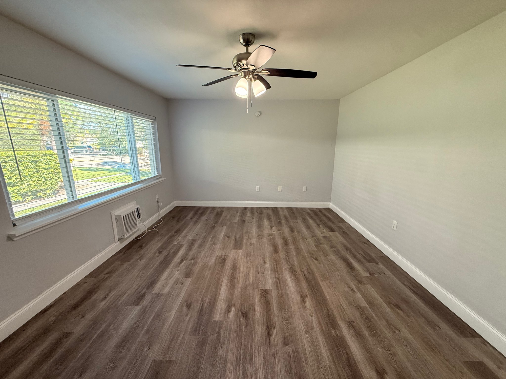Saint Petersburg Apartment: 316 30th Ave N