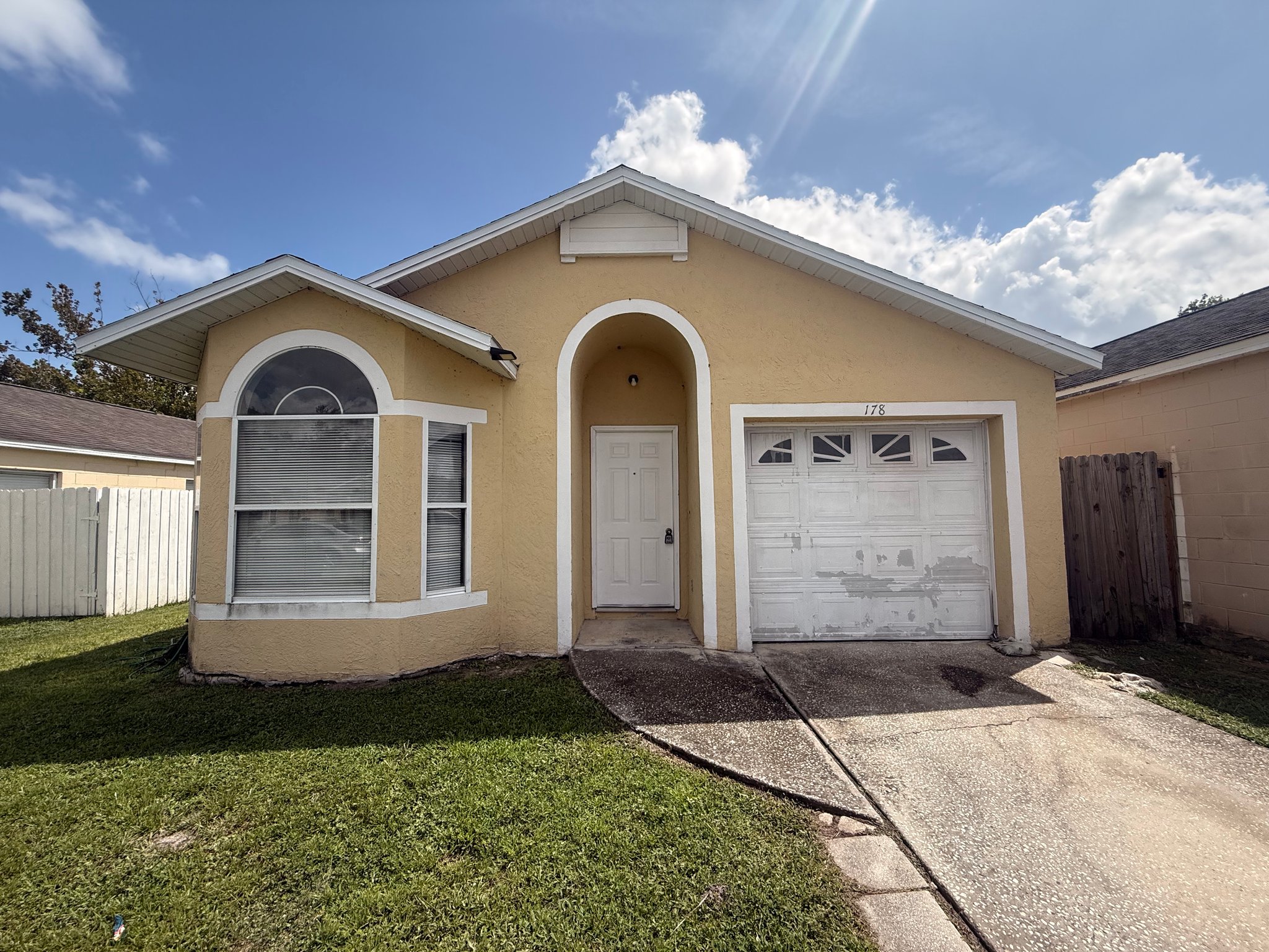Orlando House: 178 Dahlia Village Circle, Azalea Park