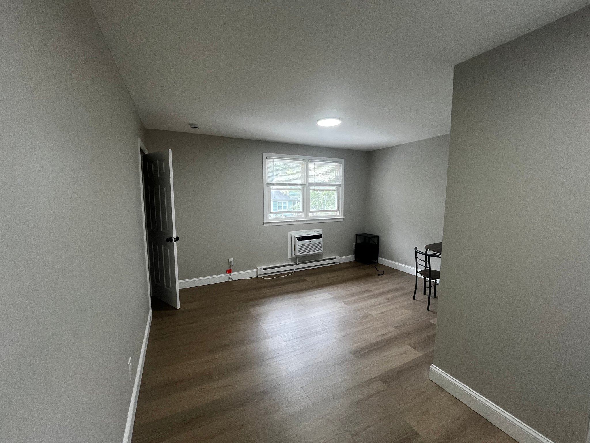 Stratford Apartment: 319 Columbia Avenue