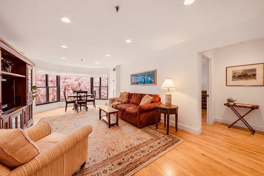 Boston Condo: 16 Harcourt St