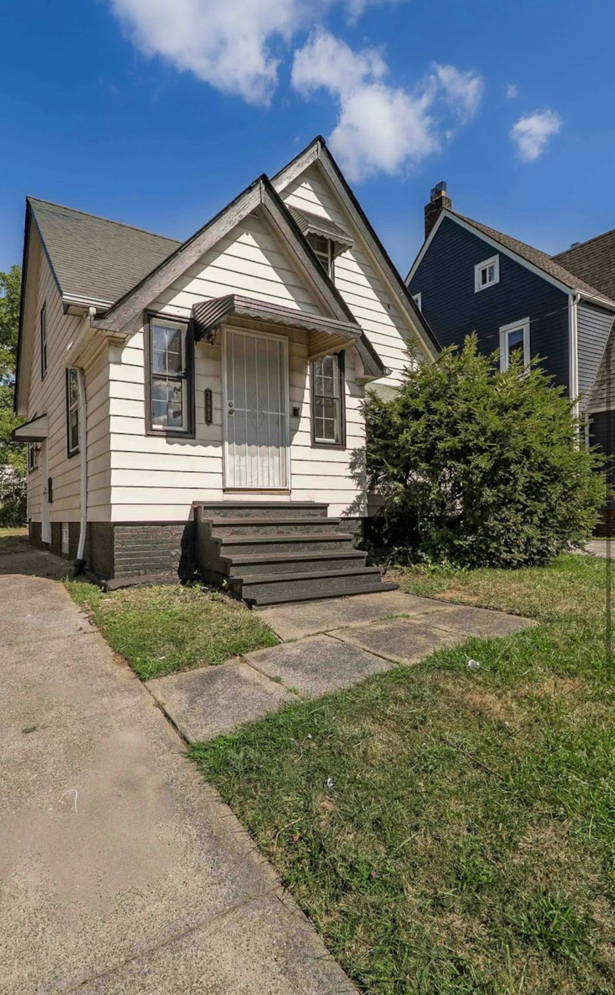 Cleveland House: 3995 E 154th St