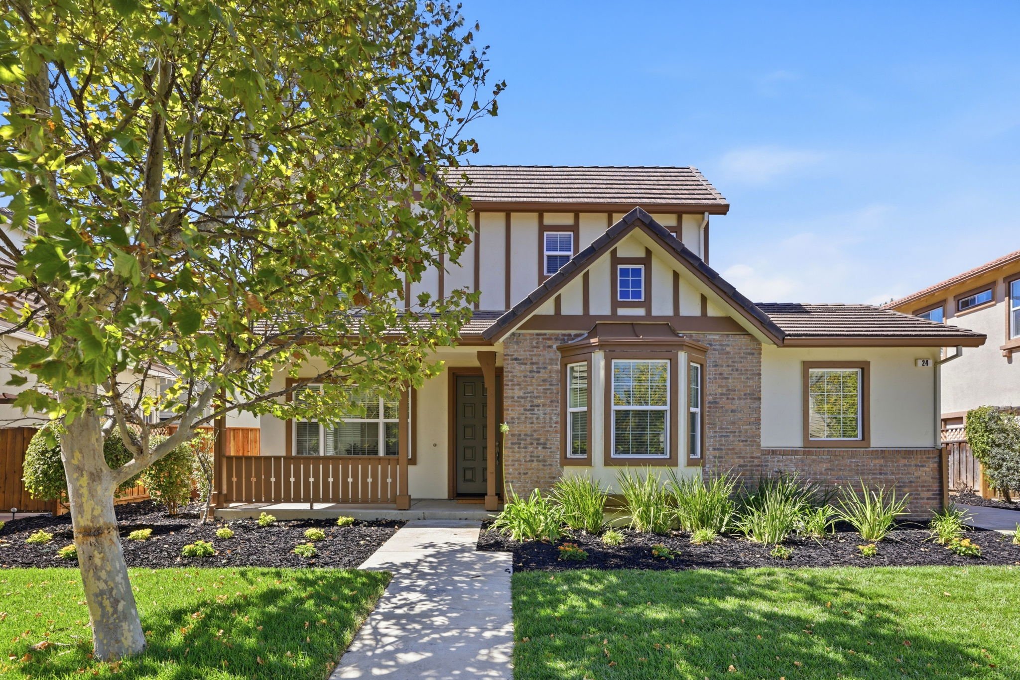 Mountain House House: 24 E Heritage Drive