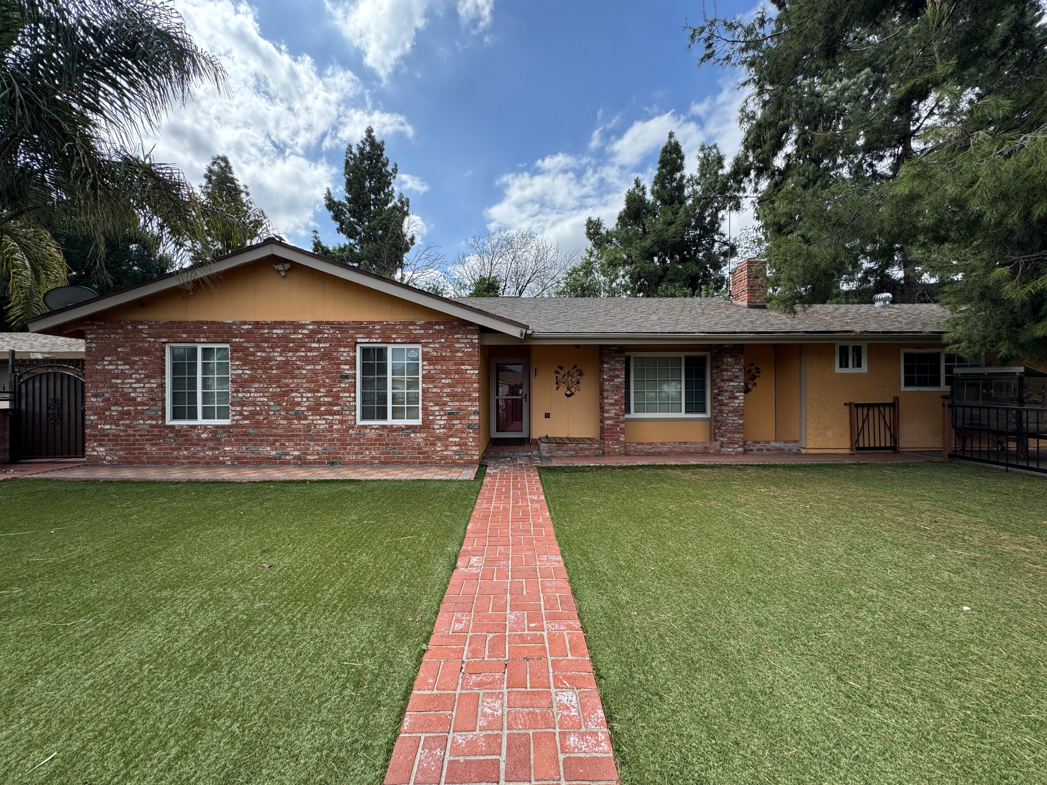 Granada Hills House: 16064 Jersey St.