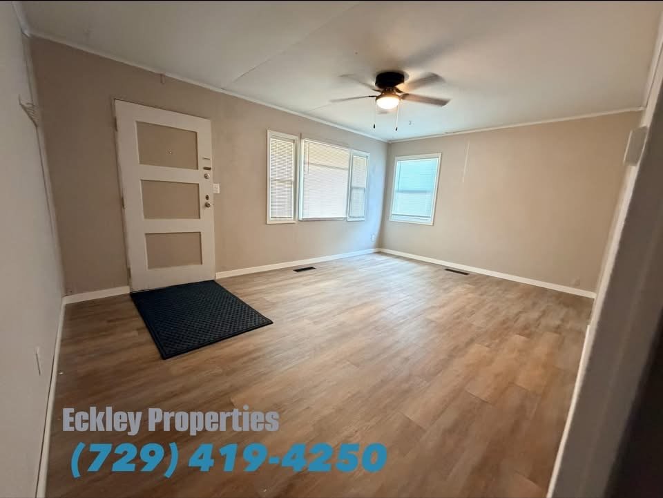 Omaha House: 1607 N 70th Ave