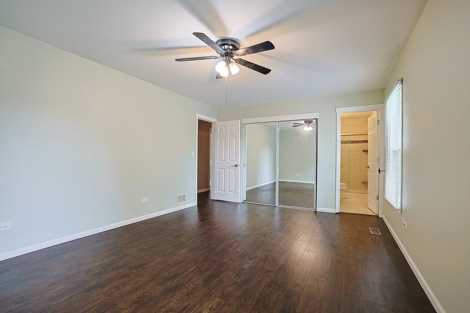 Mundelein House: 1410 Huntington Dr