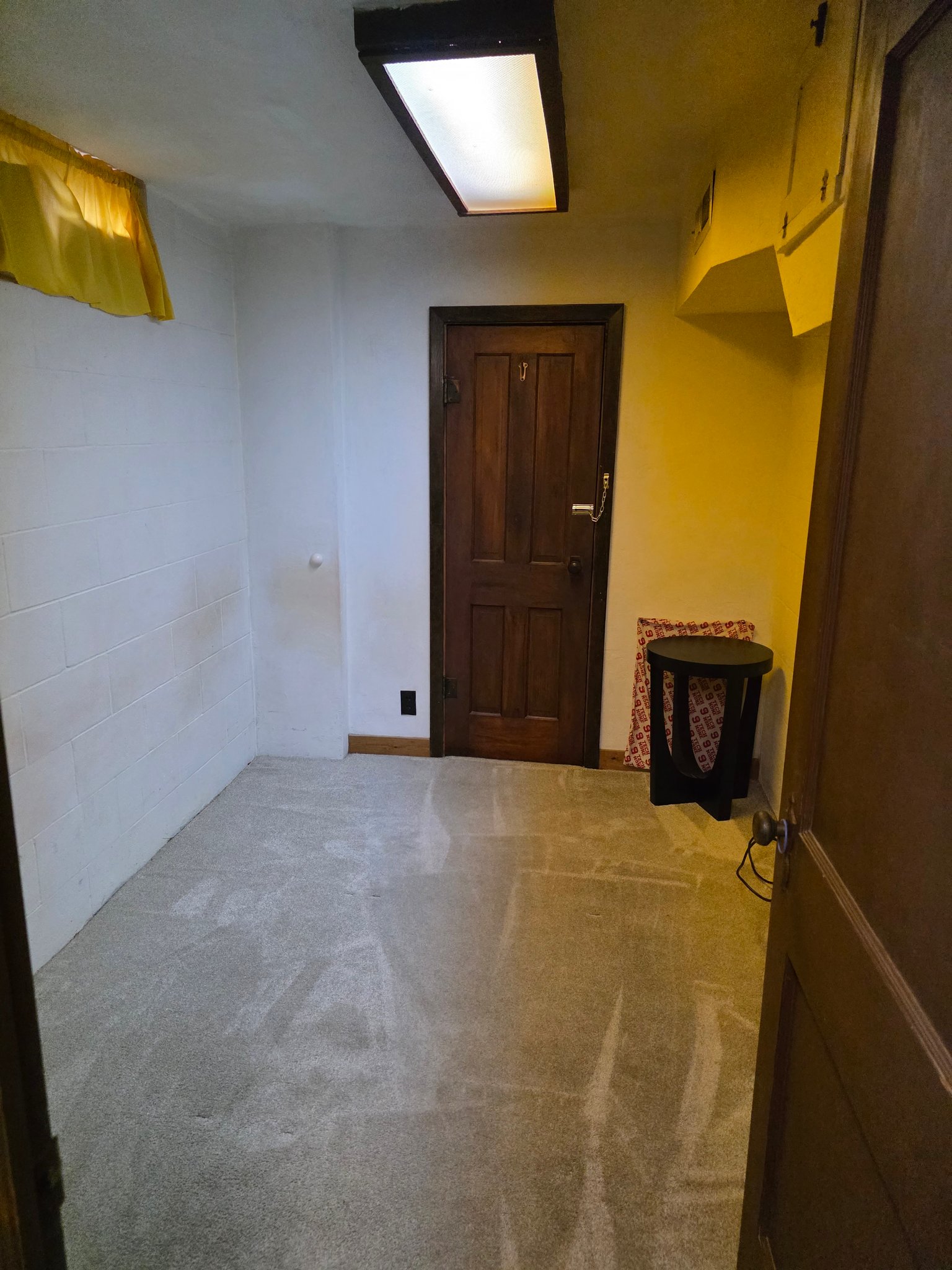 Bellevue Apartment: 612 W Mission Ave
