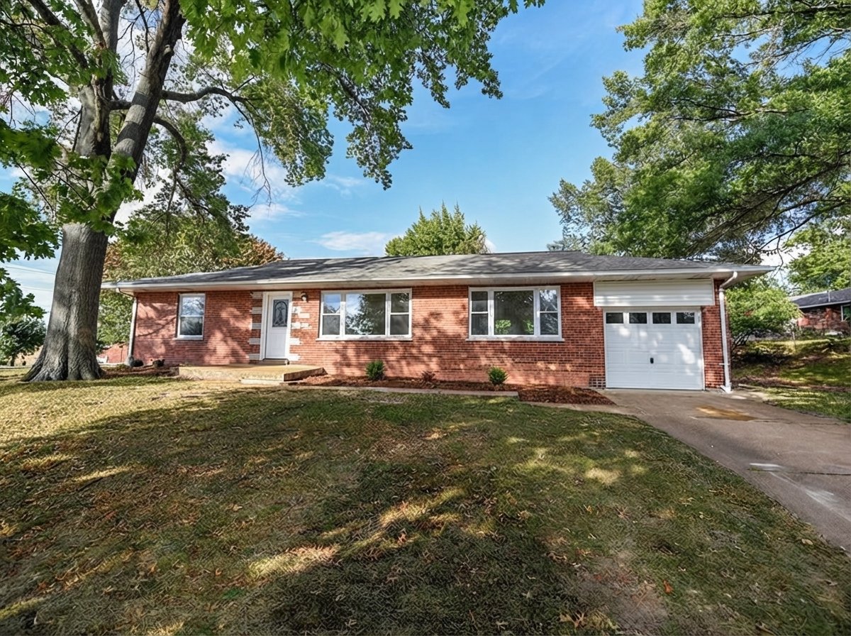 Saint Louis House: 8483 Hampstead Dr,