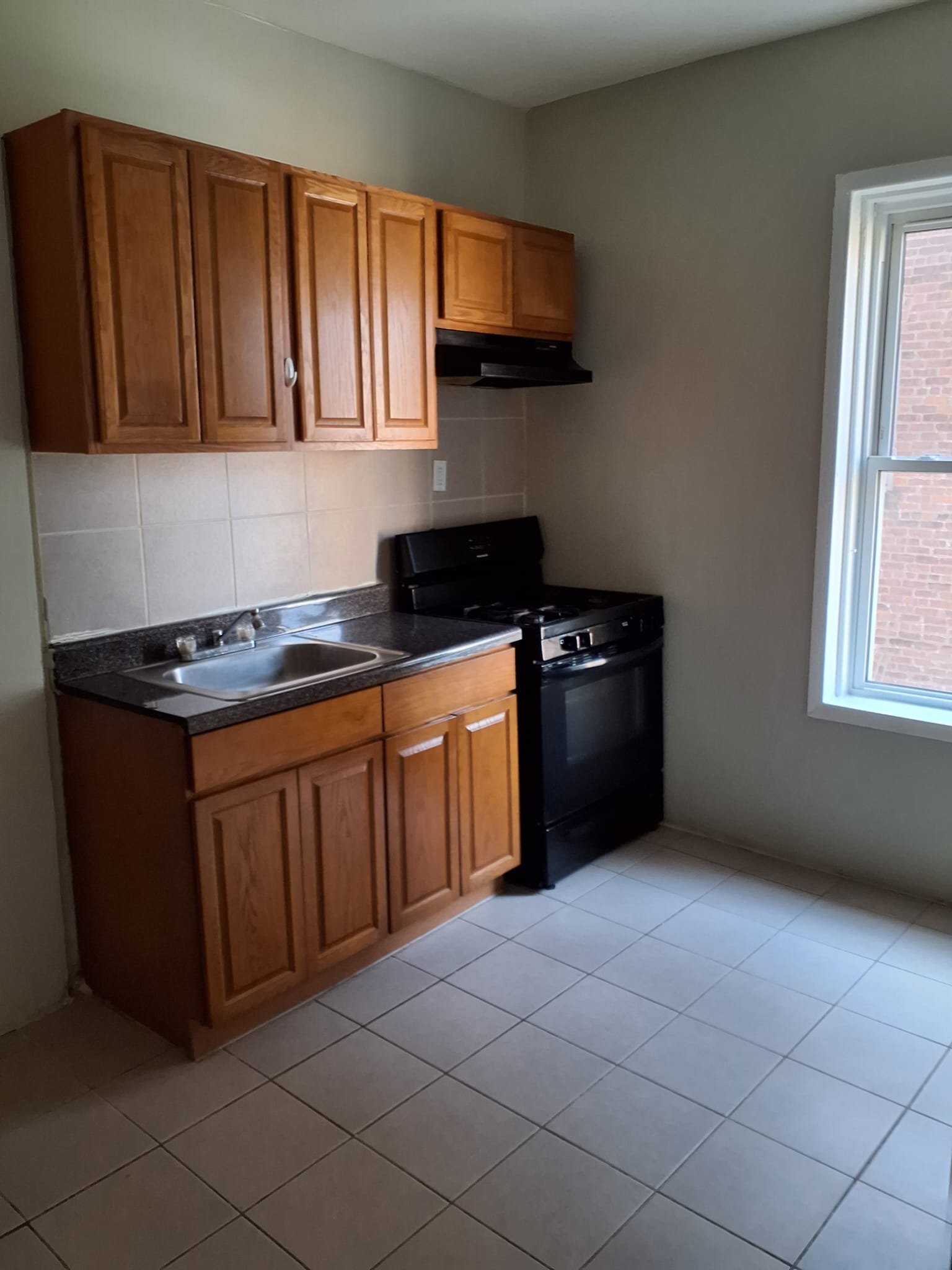 Newark Apartment: 196 Roseville Ave