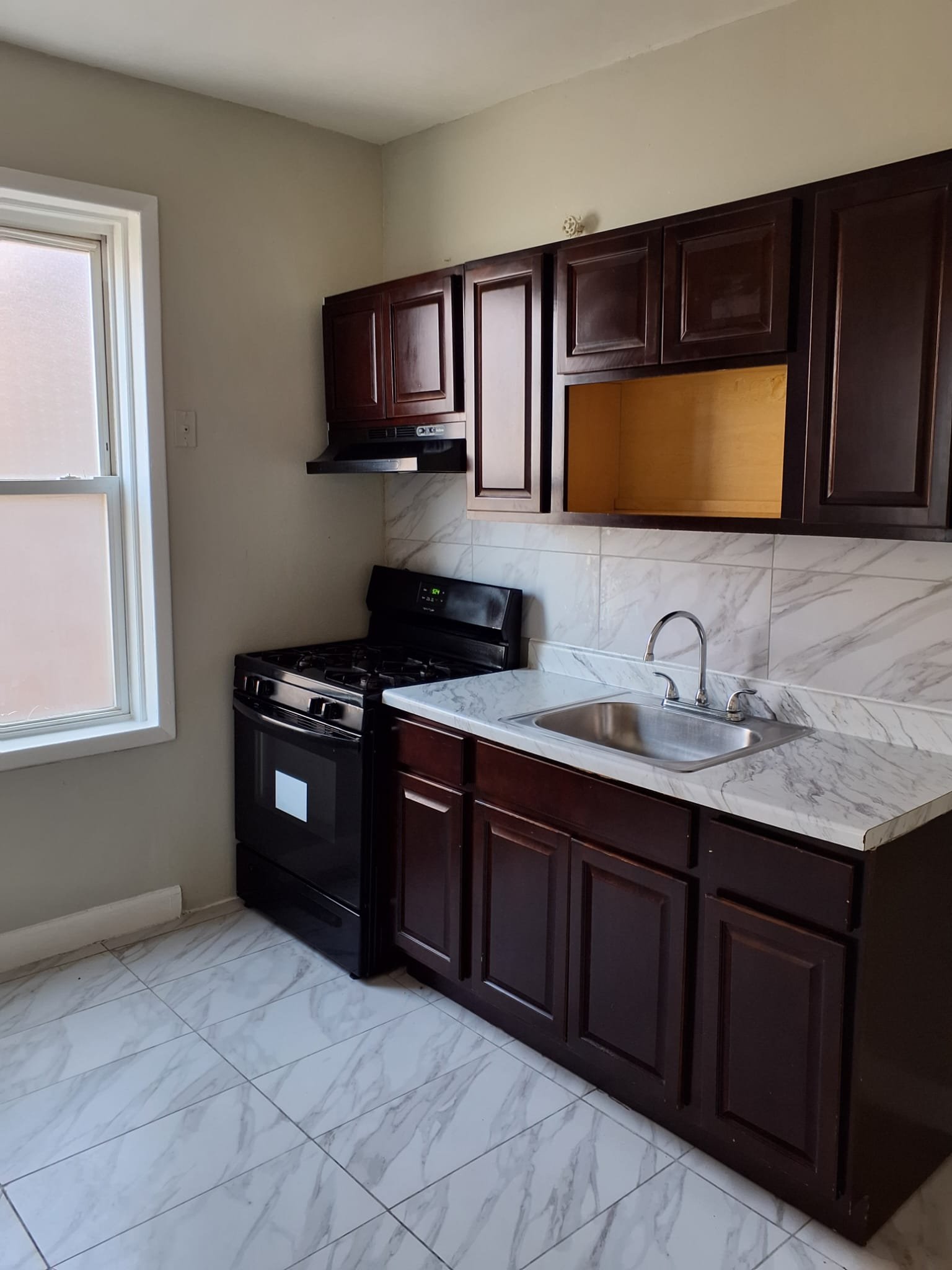Newark Apartment: 196 Roseville Ave