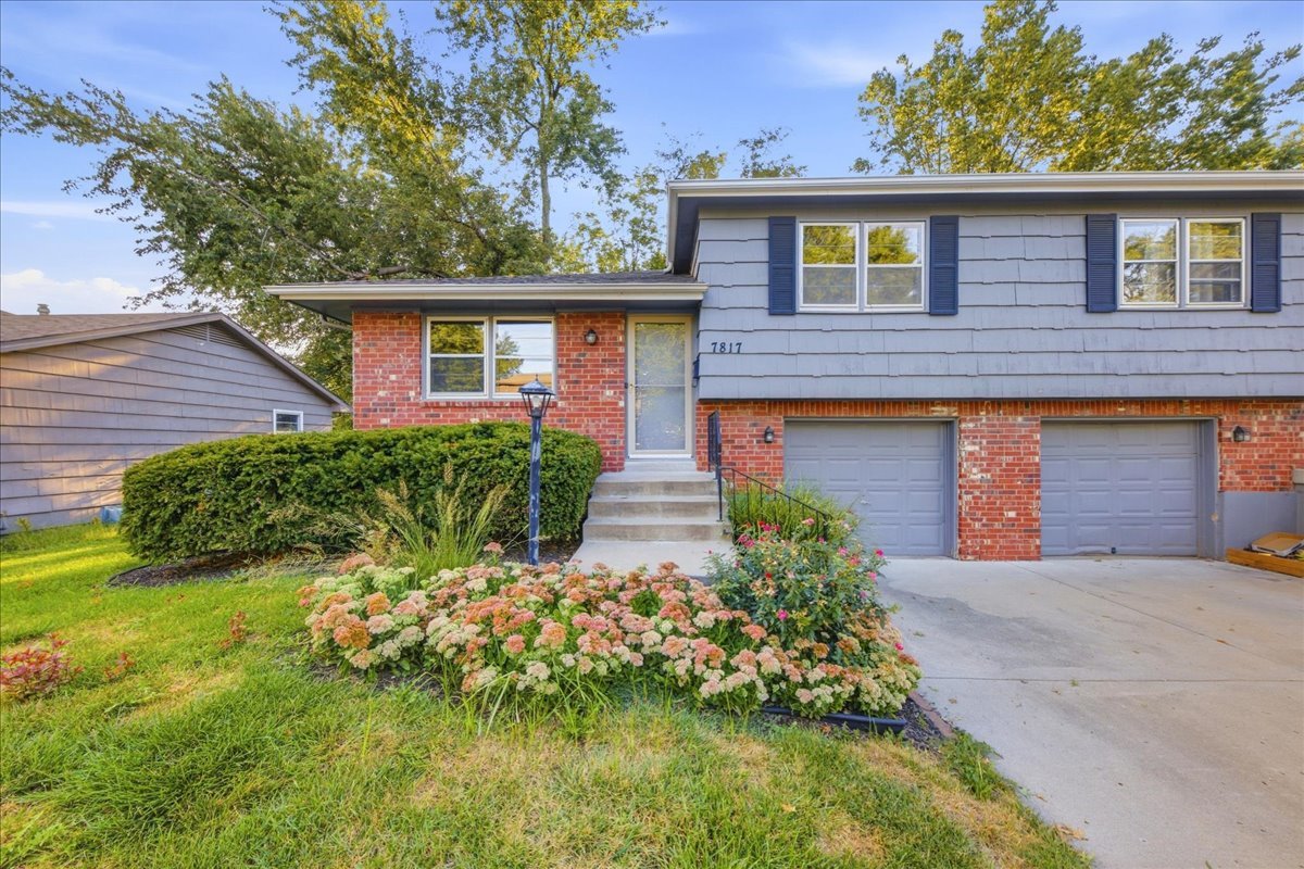 Overland Park Townhome: 7817 England Drive