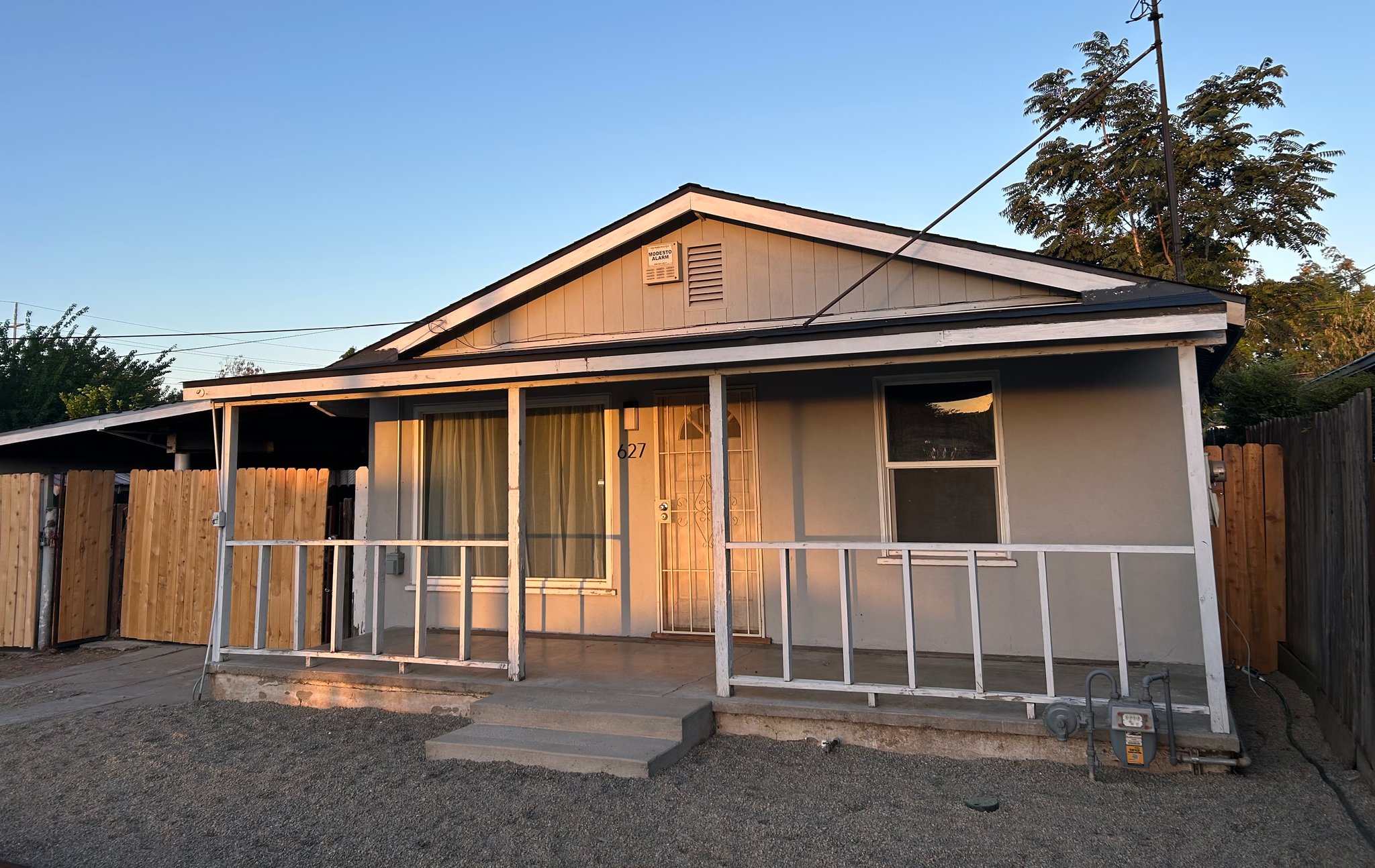 Modesto House: 627 El Terino Ave