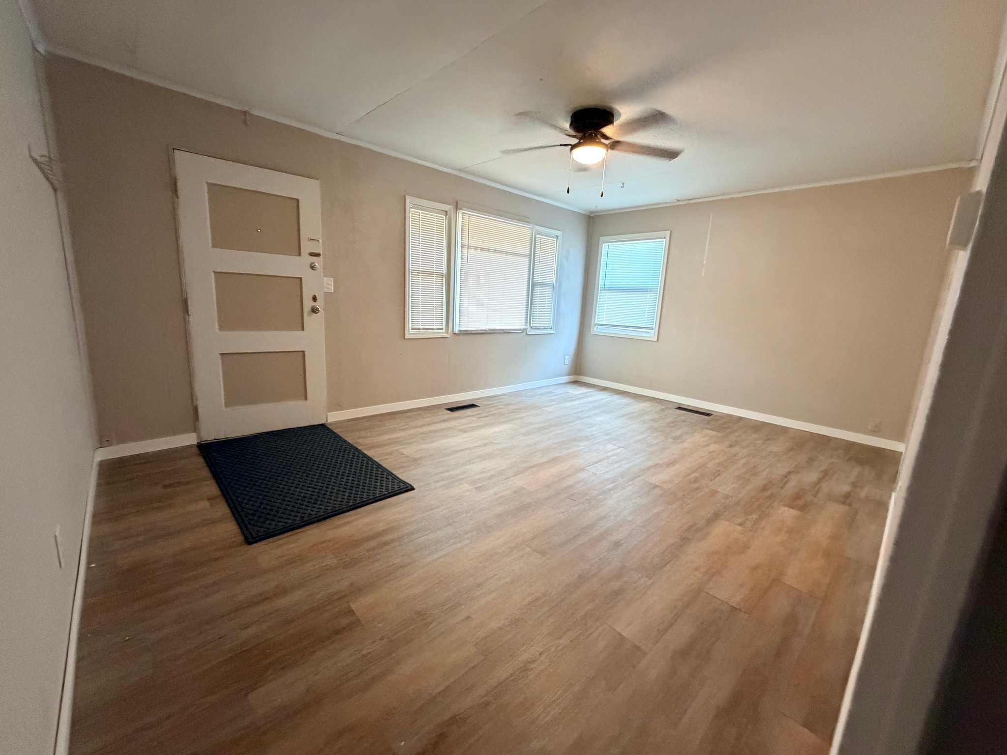 Omaha House: 1607 N 70th Ave