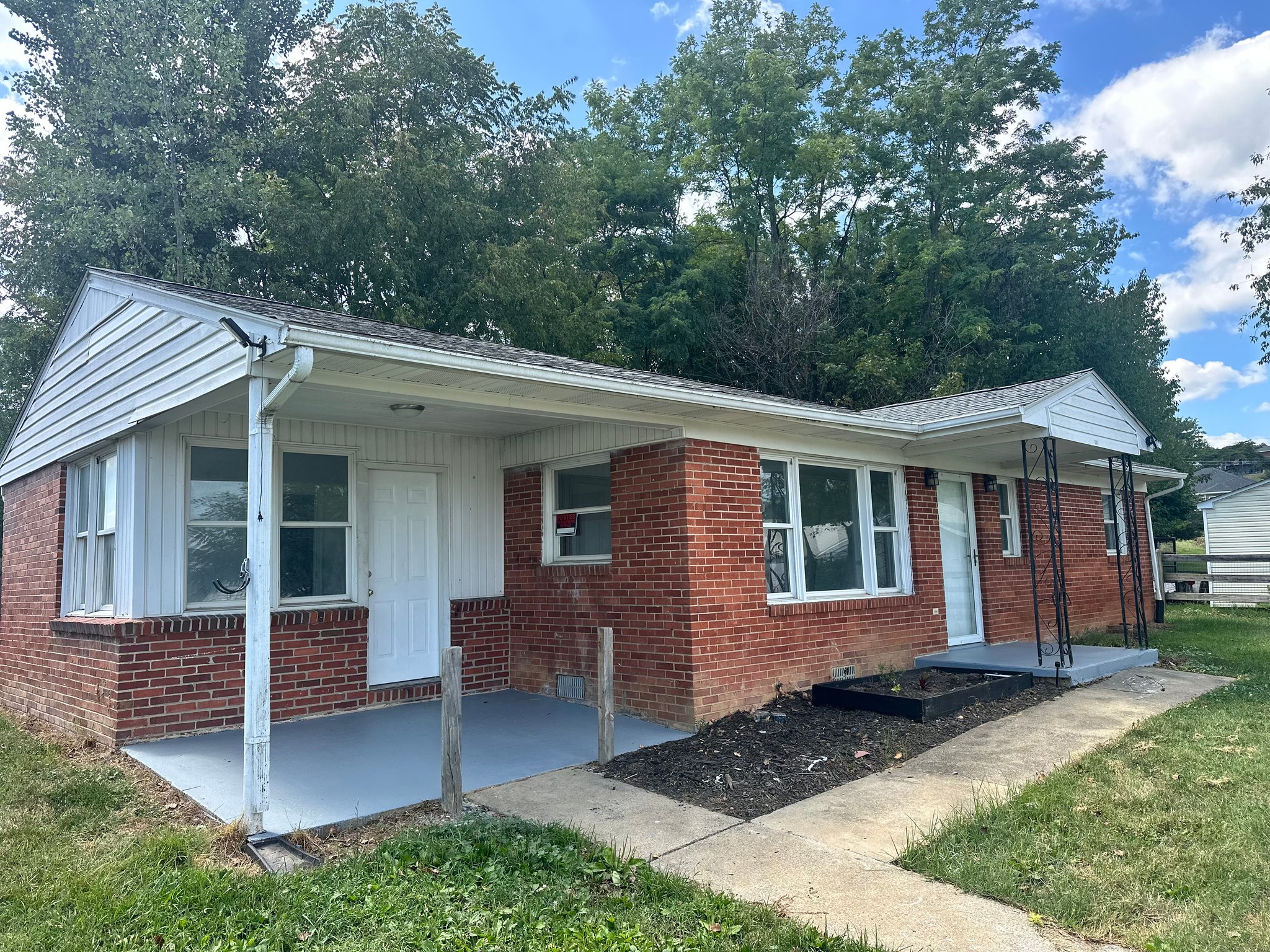 Verona House: 332 Lee Highway
