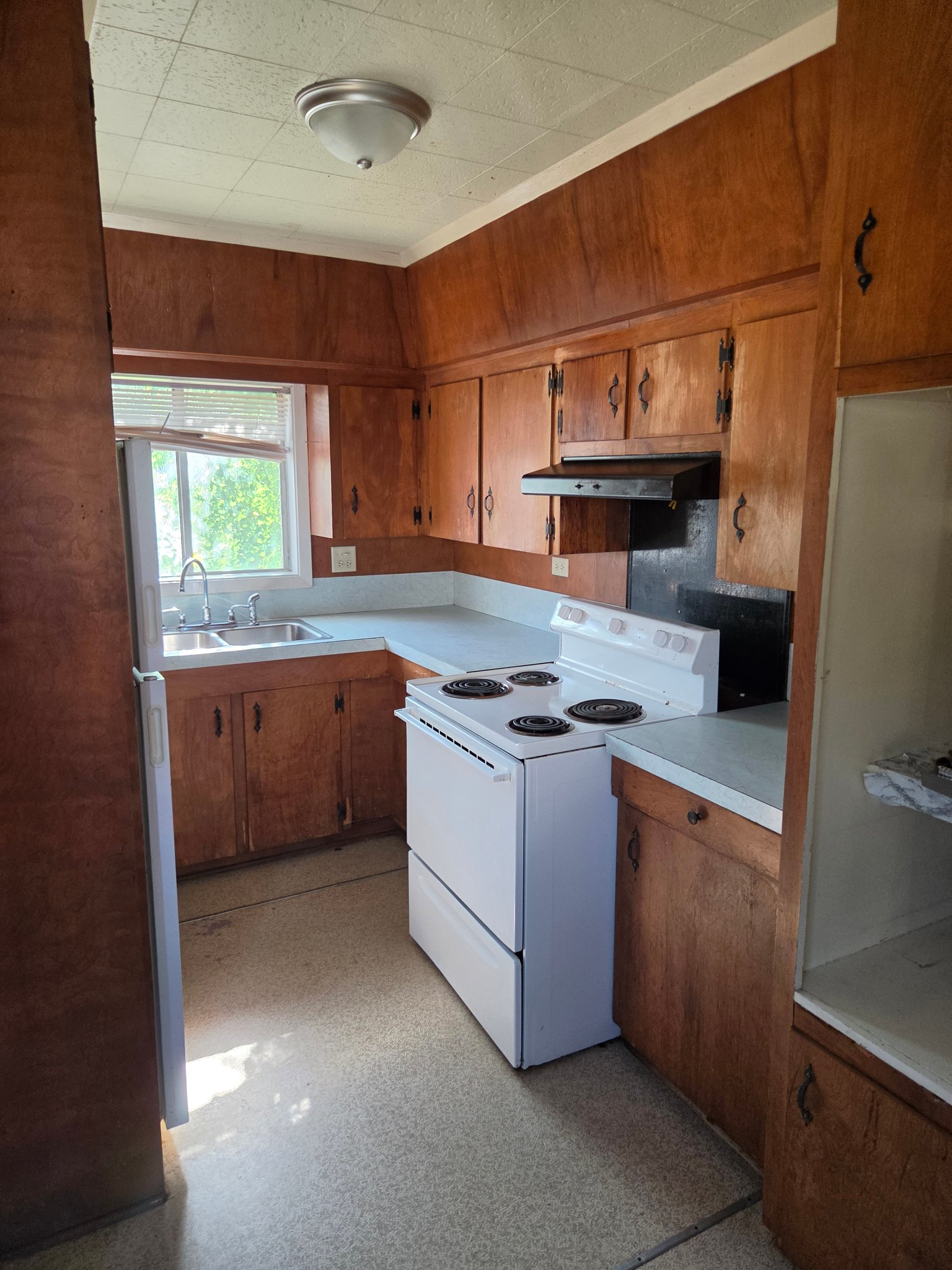 new iberia Condo: 136 1/2 east washington st