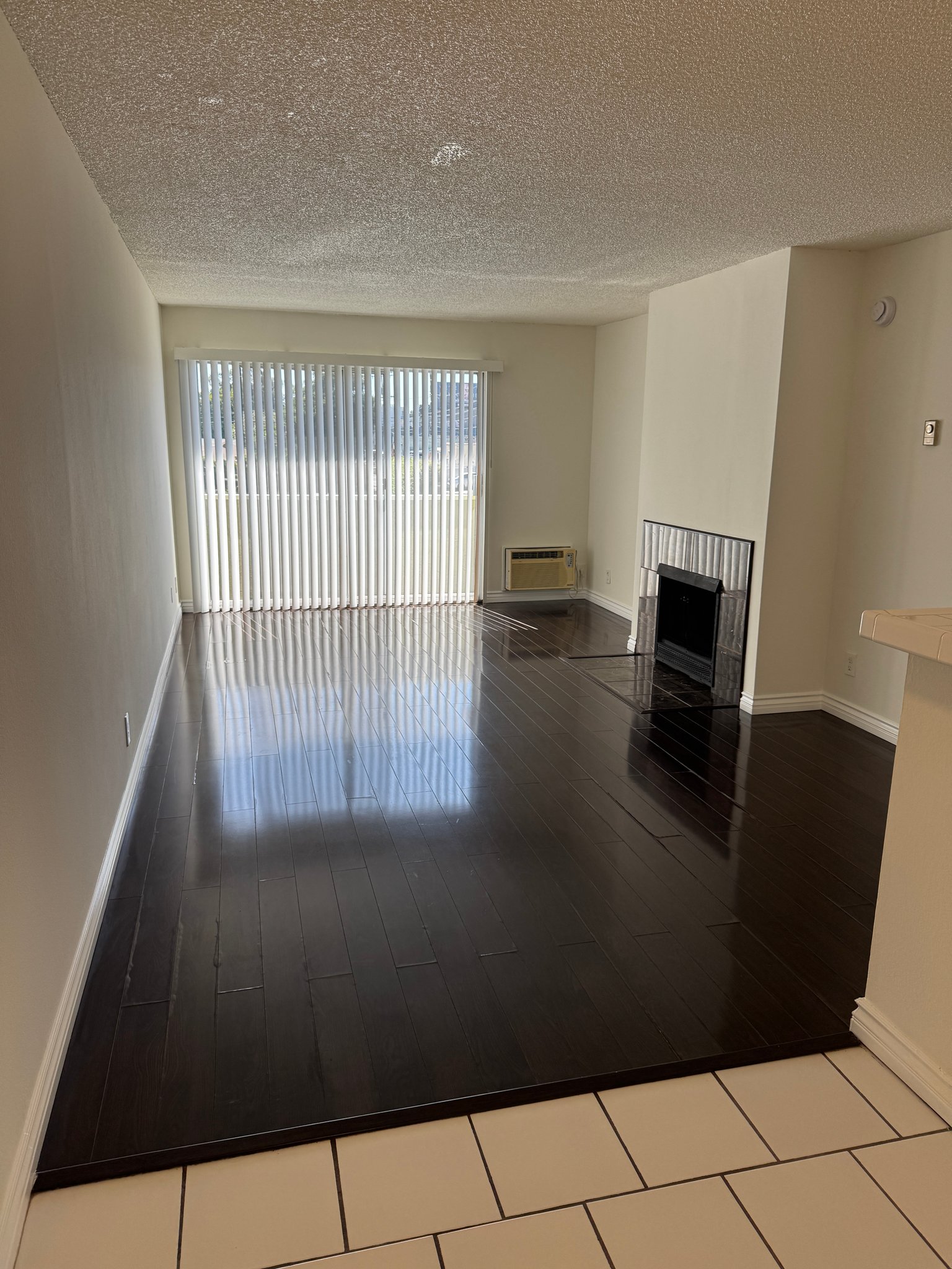 Los Angeles Apartment: 2414 S Barrington Ave