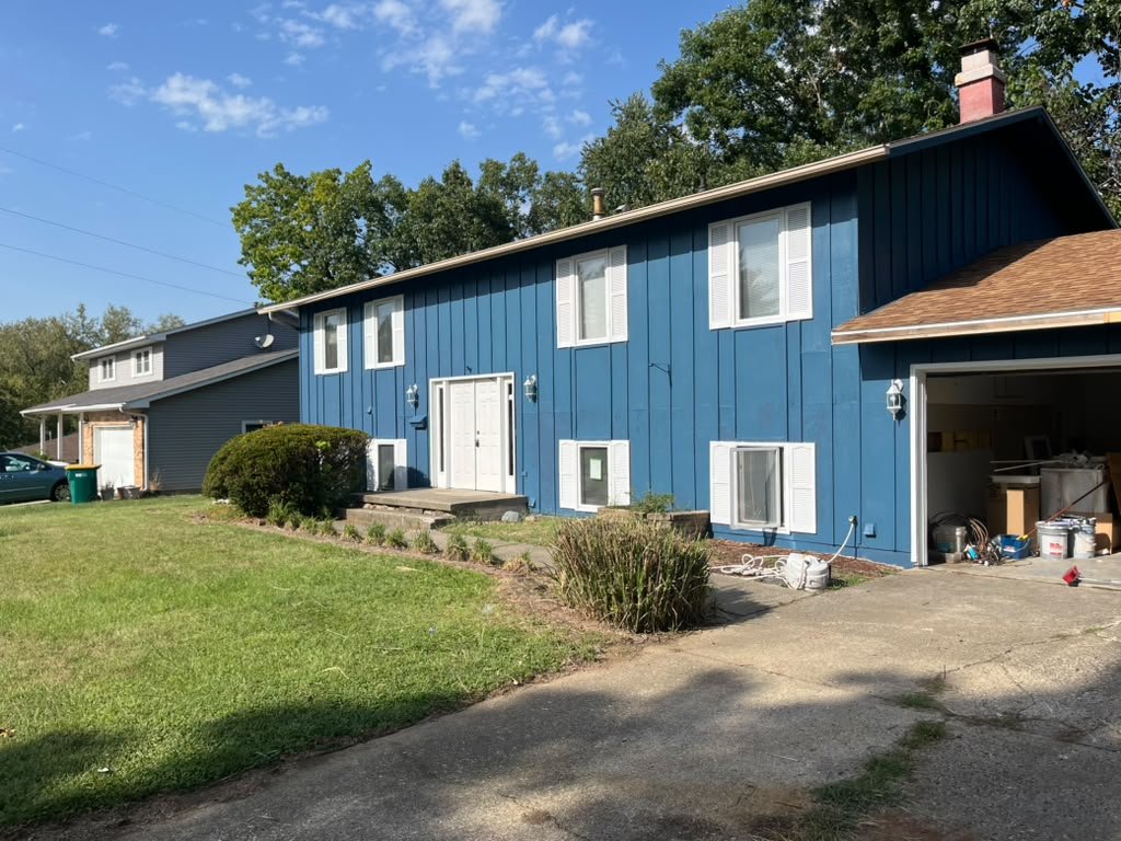 Decatur House: 2320 N Kenwood Ct,