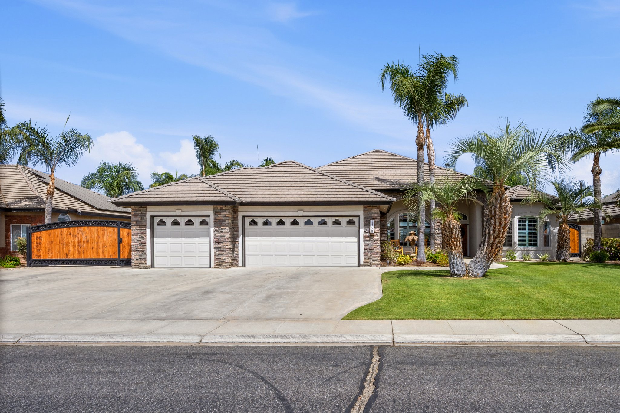 Bakersfield House: 14728 Redwood Springs Drive