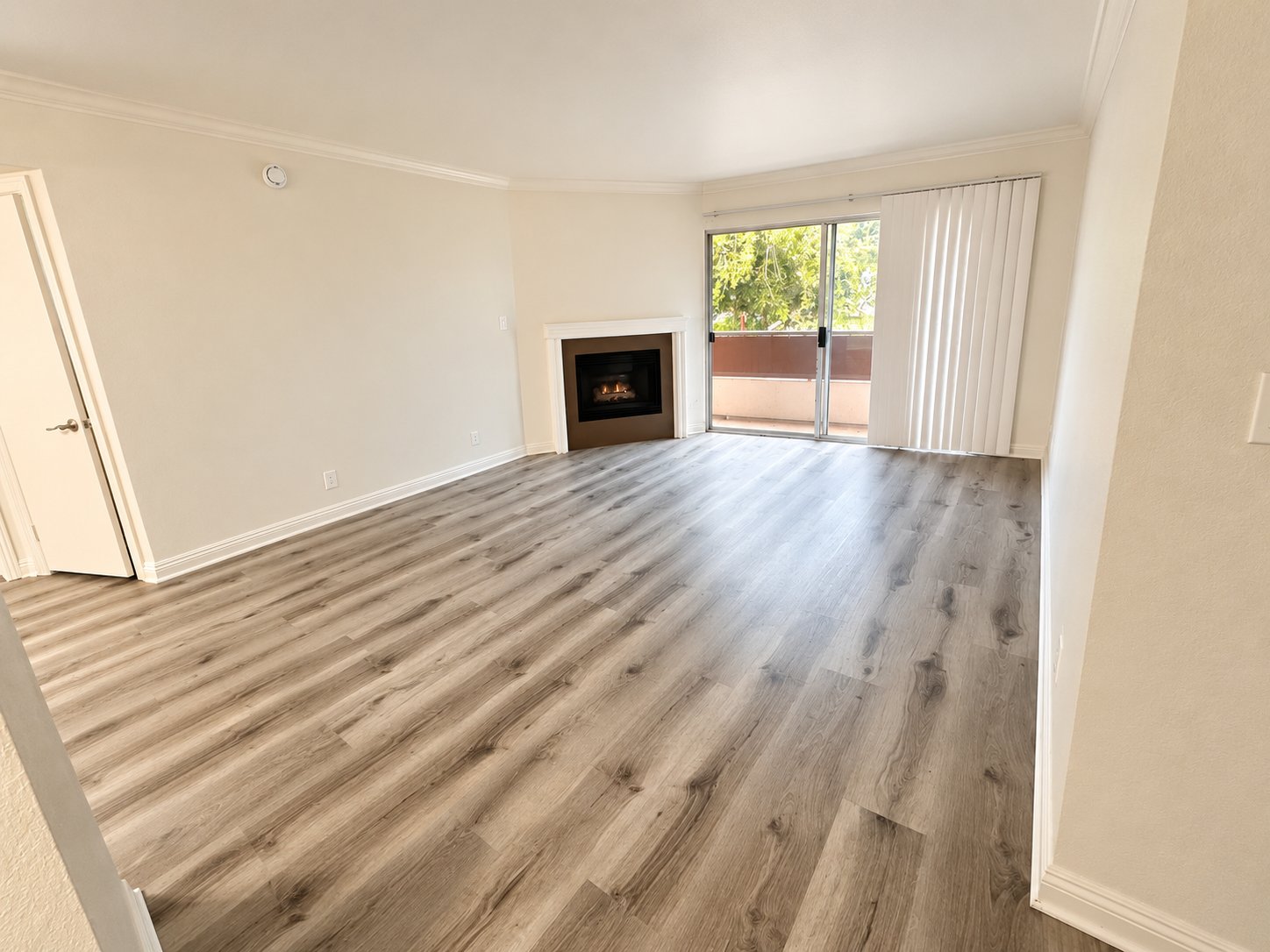 sherman oaks Apartment: 15009 moorpark st
