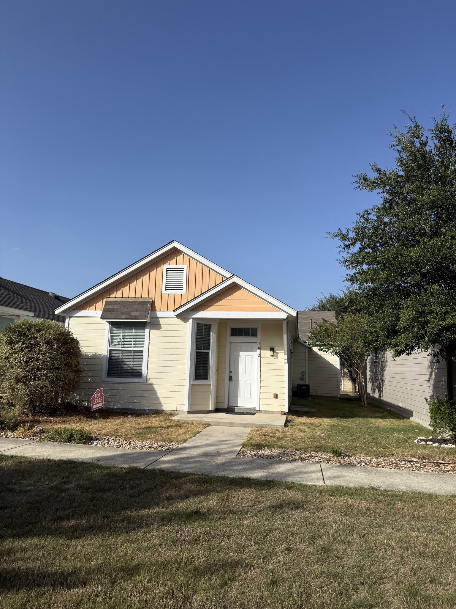 Kyle House: 1612 Sanders