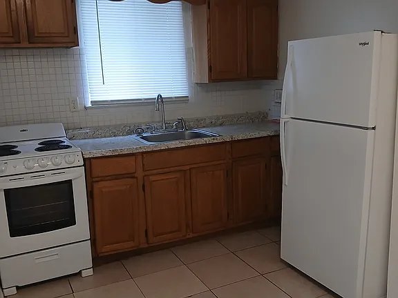 Far Rockaway House: 438 Beach 48th St