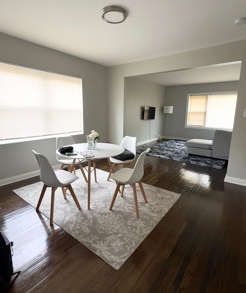 Evanston Apartment: 147 Dodge Ave