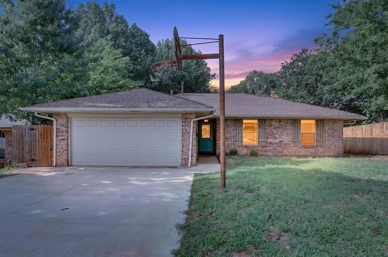 Edmond House: 1015 Crown Dr