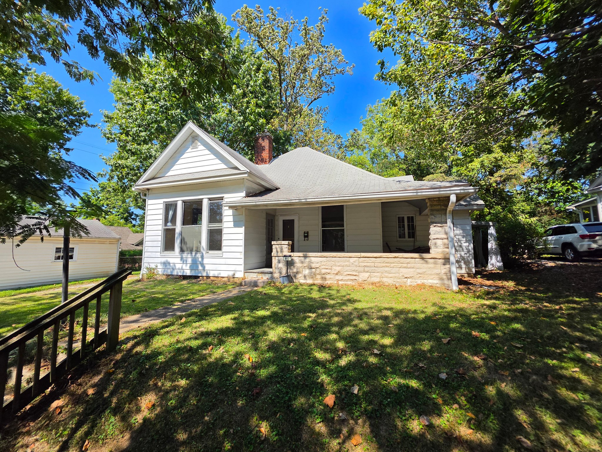 Bloomington House: 813 E University St