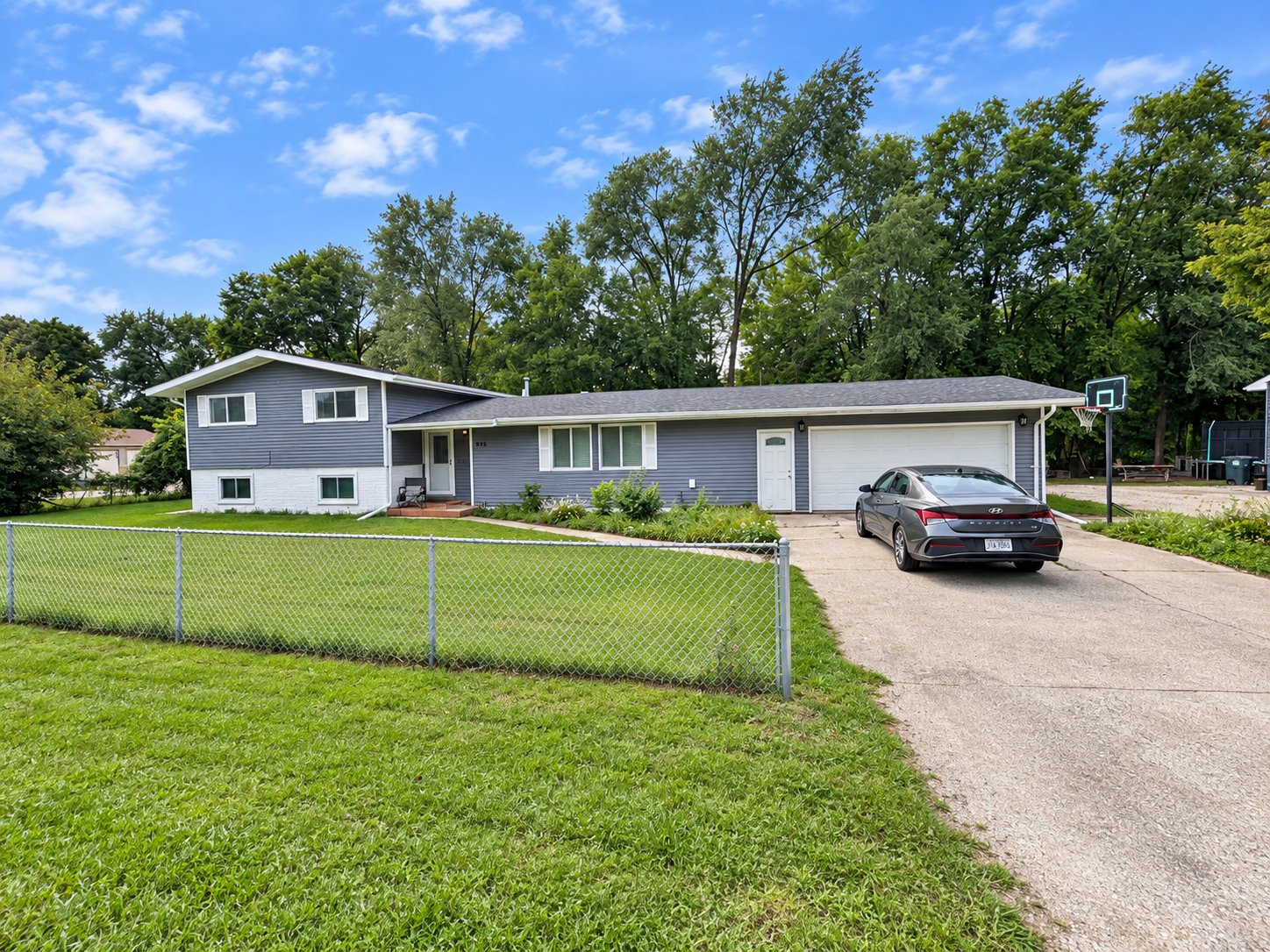 Waterloo House: 905 Bishop Ave