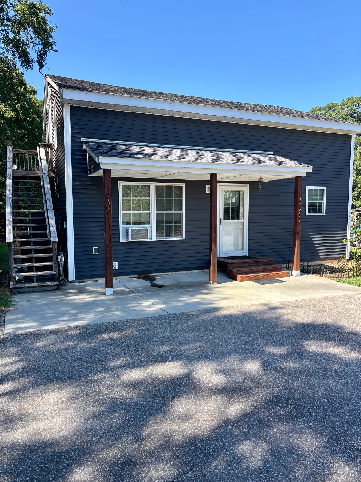 Newberry House: 11355 State Highway 121