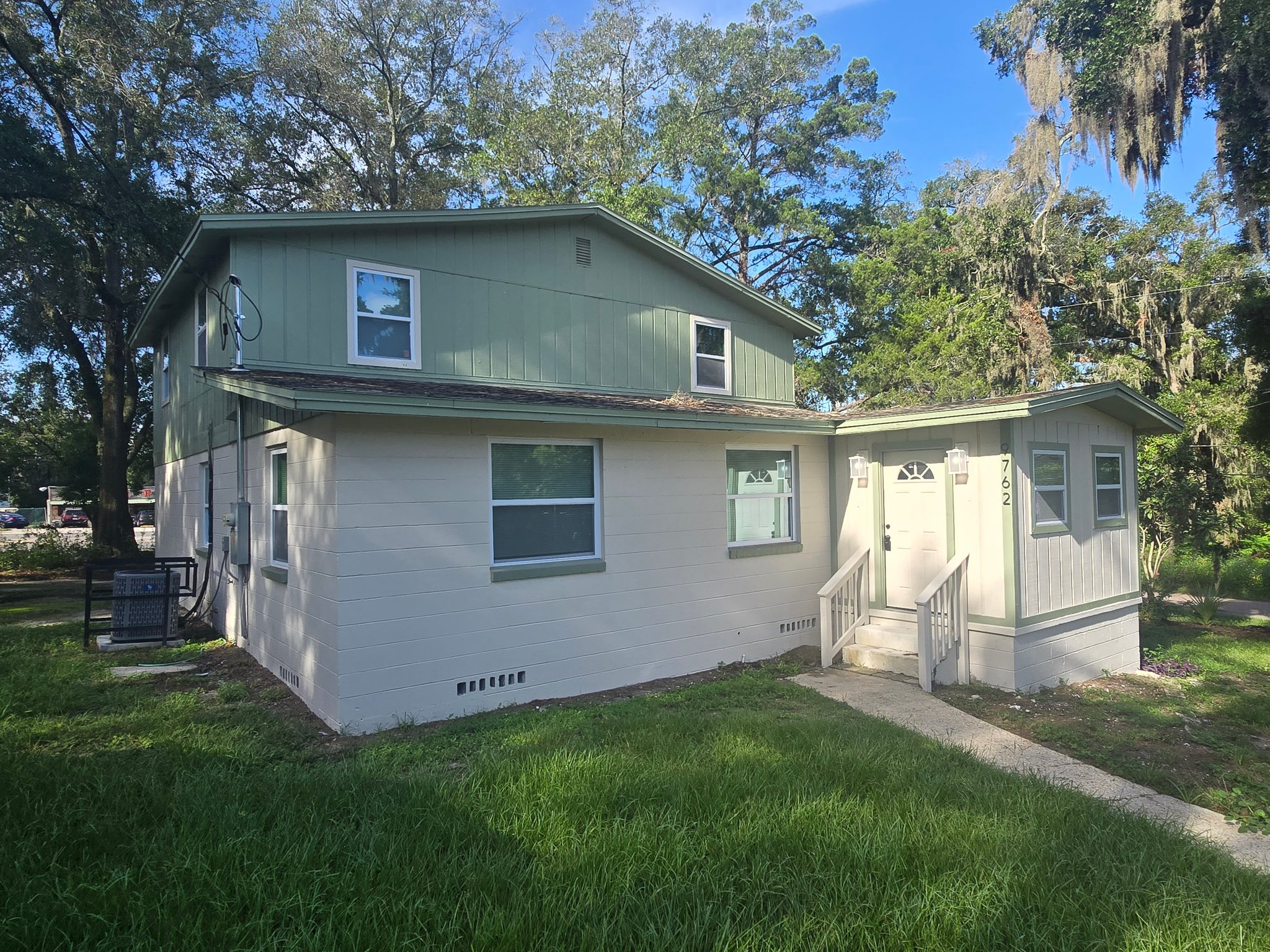 Jacksonville House: 9762 Bayview Ave