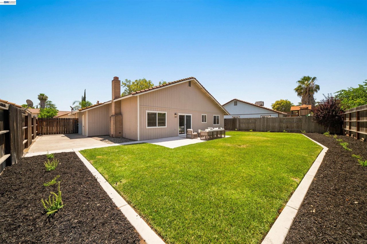 Tracy House: 2865 Ponte Mira Way