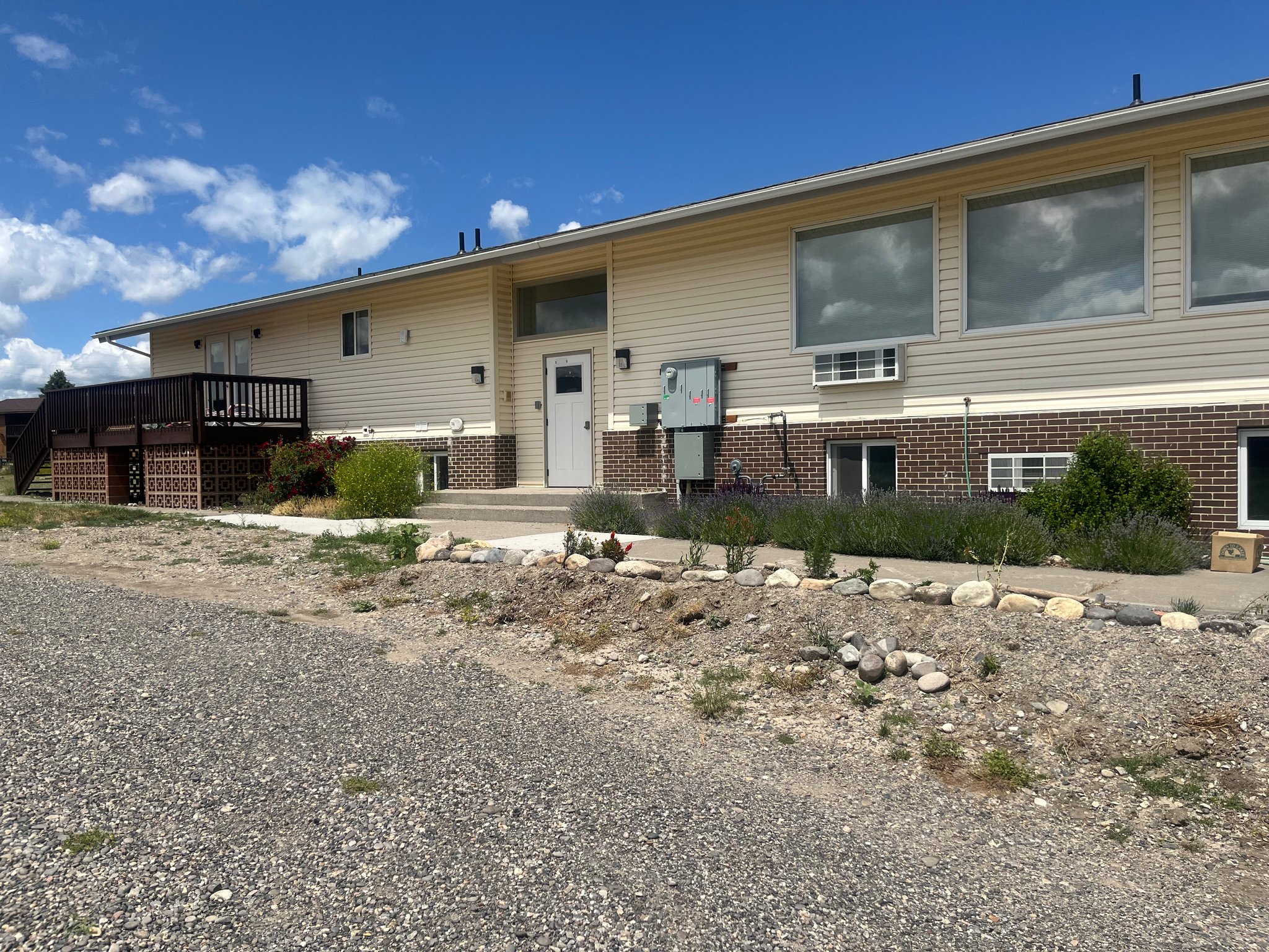 Livingston Apartment: 1201 Q West Montana St.