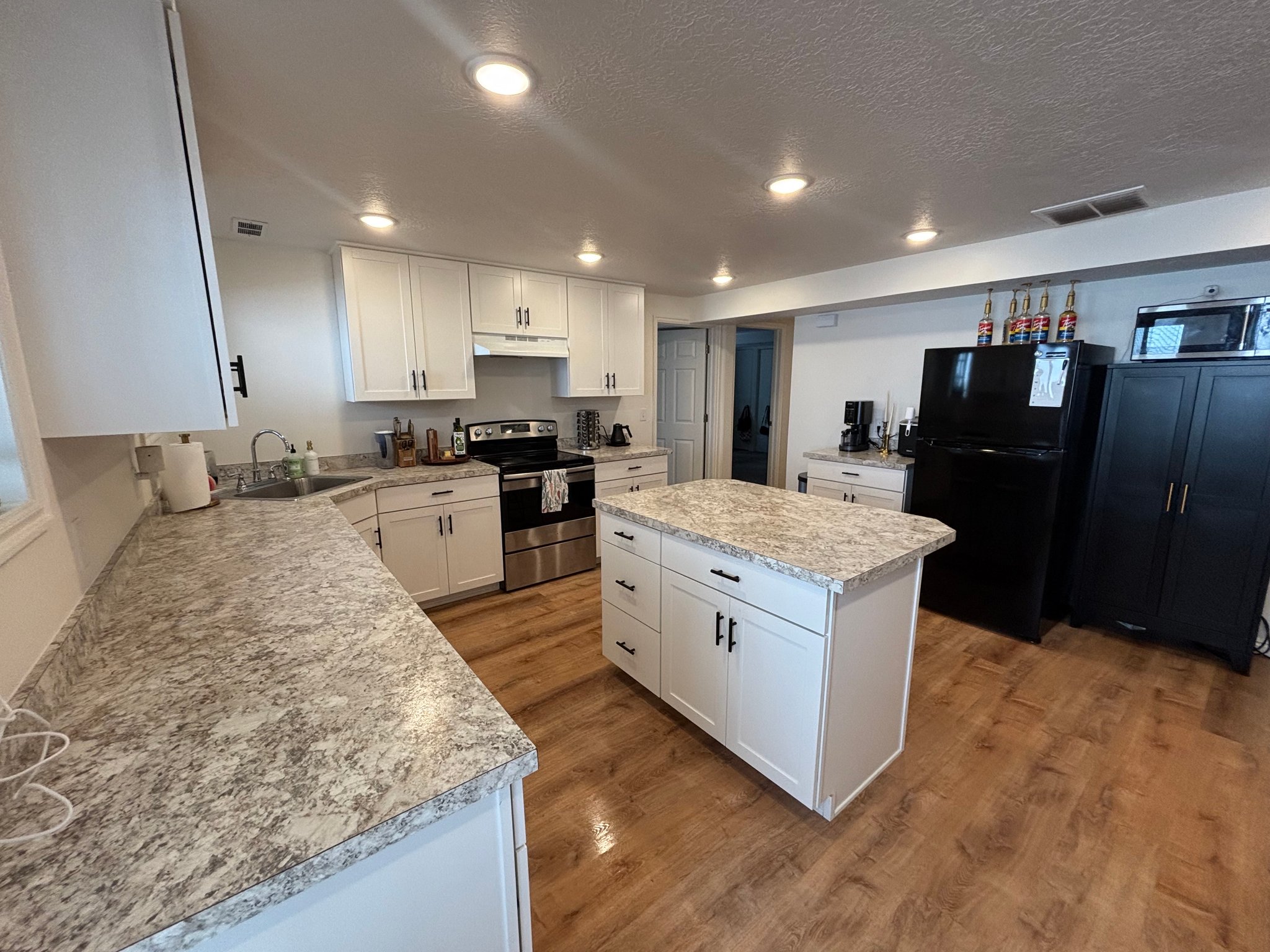 Logan Apartment: 568 N 200 W