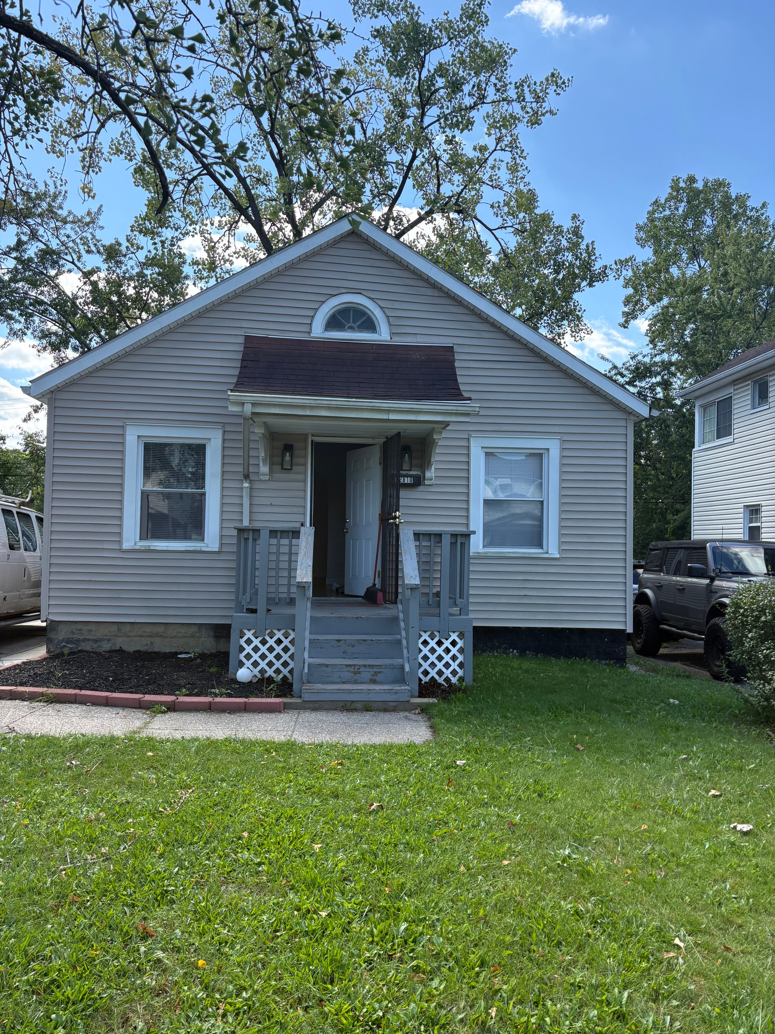 Garfieled House: 12810 melgrove