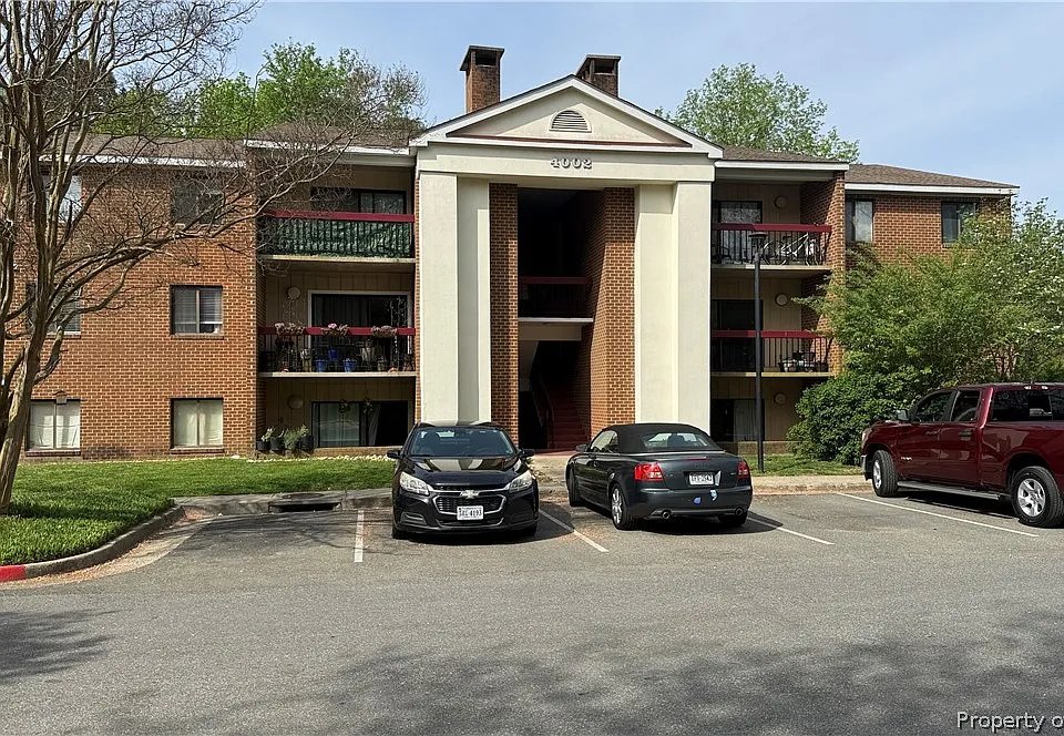 Williamsburg Condo: 4002 Governors Square