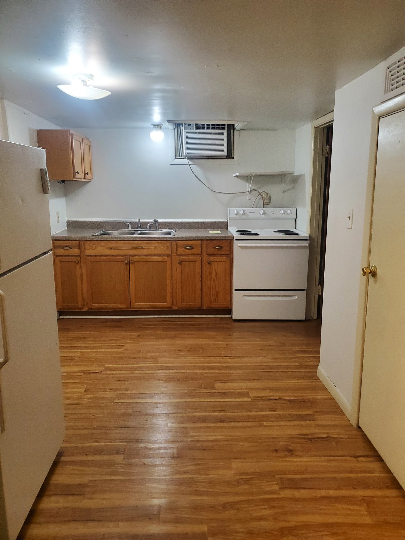 SPRINGFIELD Single Room: 1229 E Elm