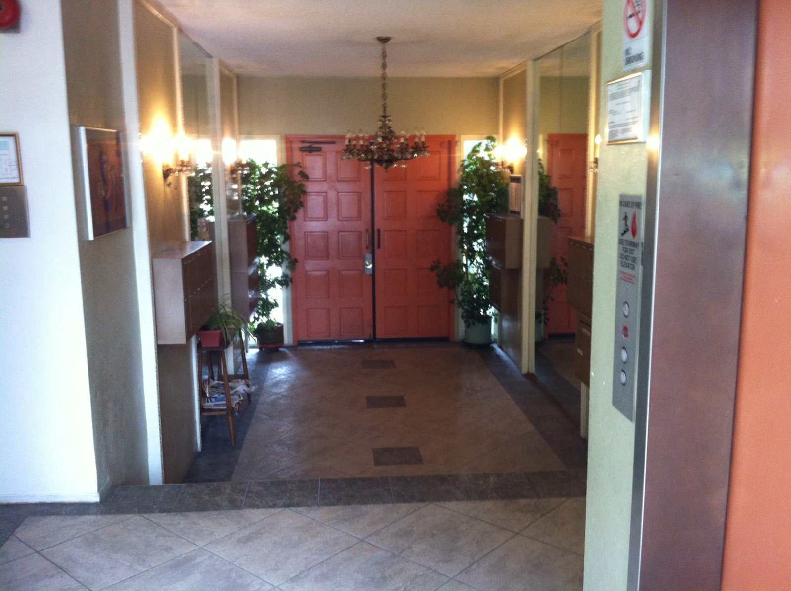 Los Feliz Apartment: 2055 Rodney Drive #108