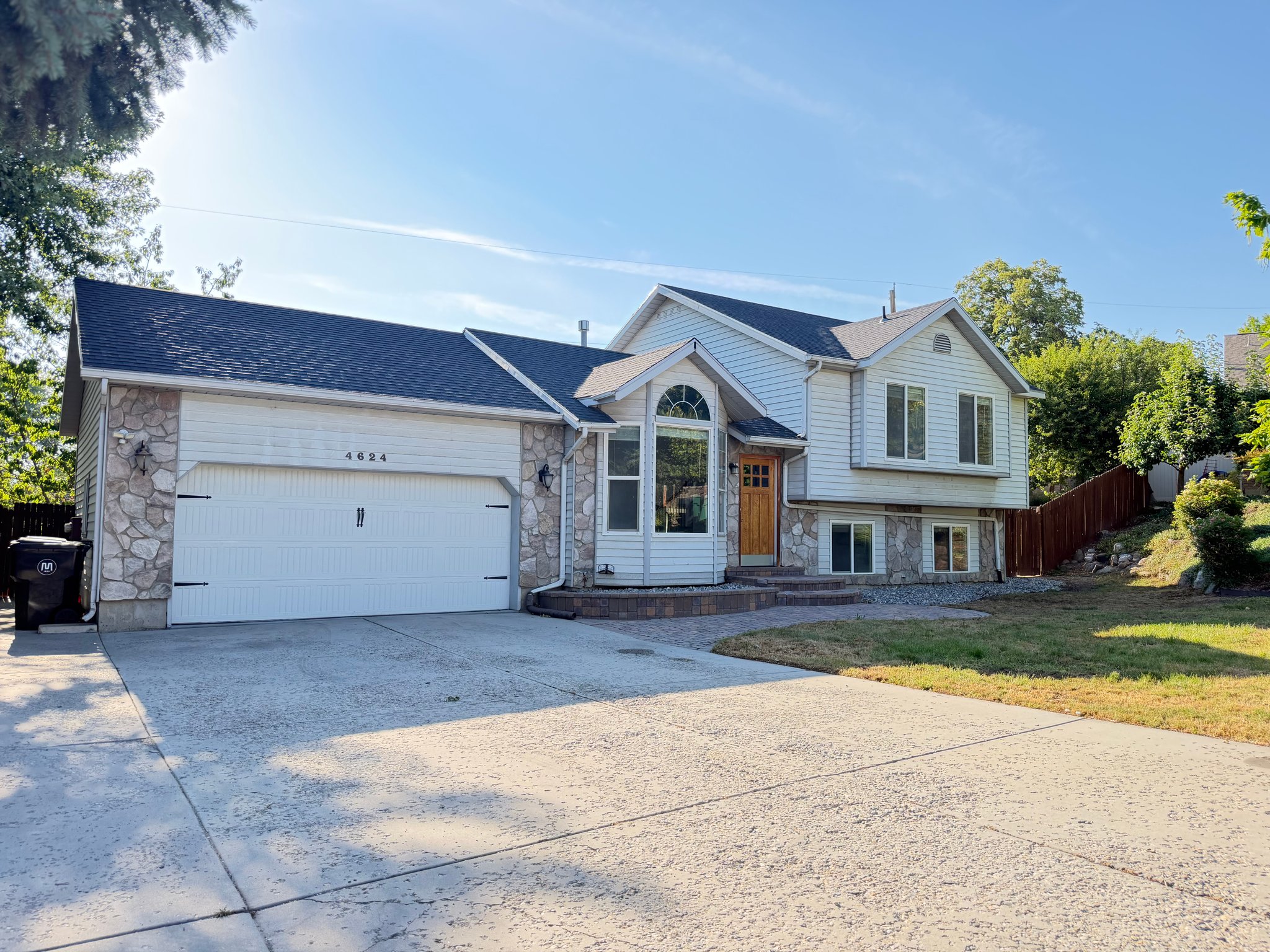 Murray House: 4624 S Quiet Cir