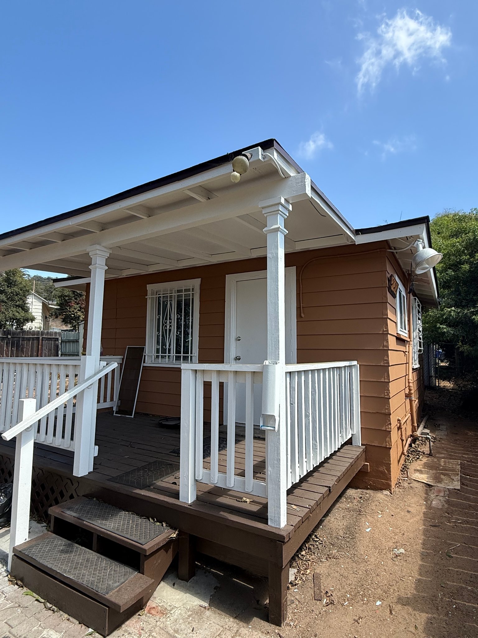 La Mesa House: 5252 1/2 Wood St