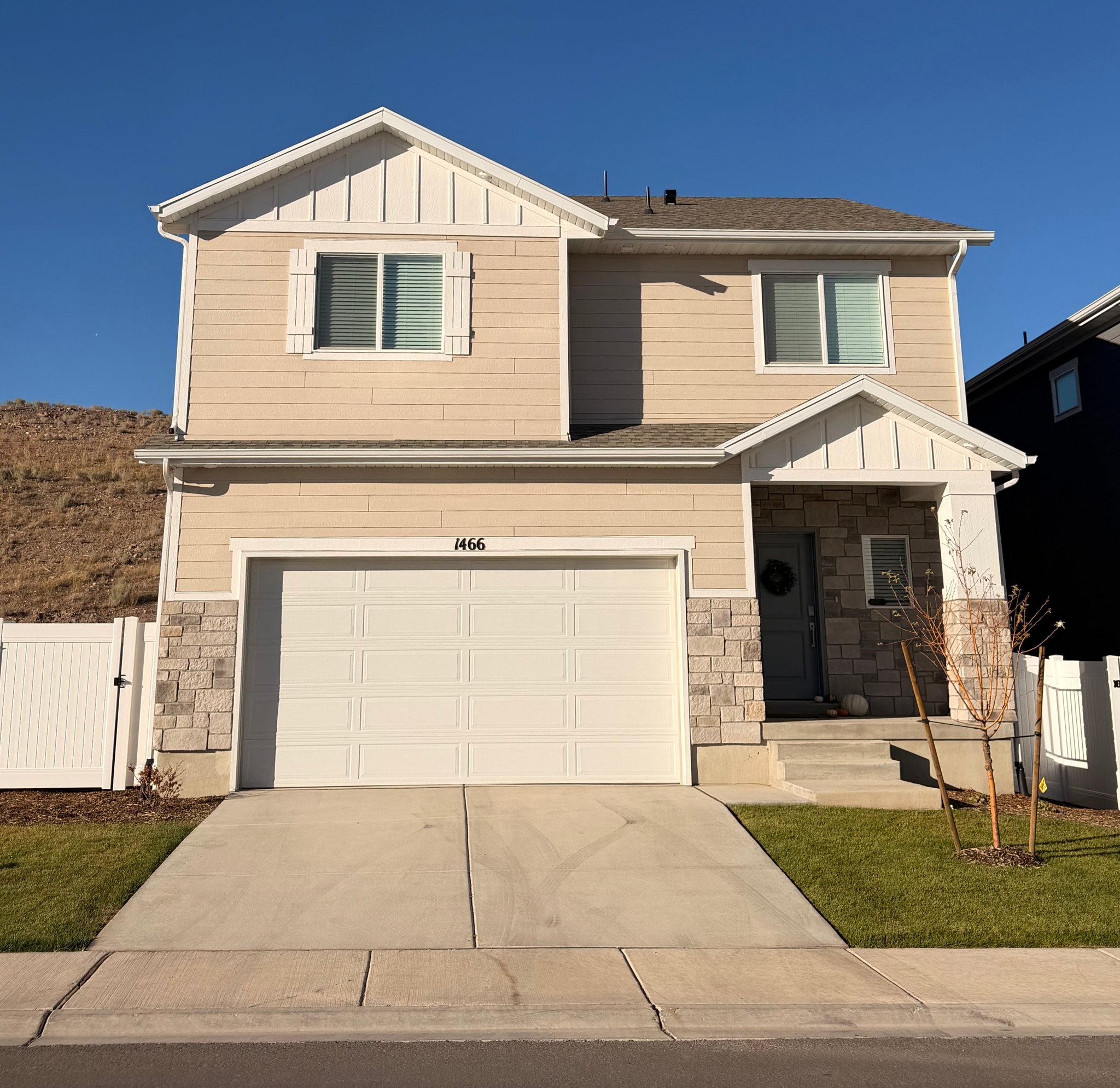Saratoga Springs House: 1466 W Royal Cloak Dr