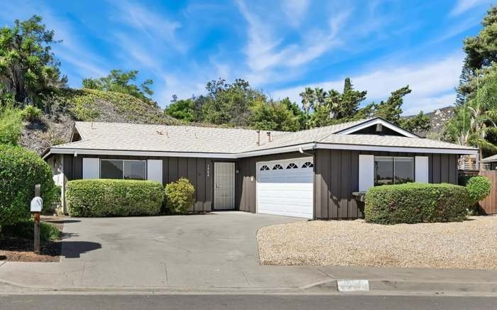 Escondido House: 1904 louis drive