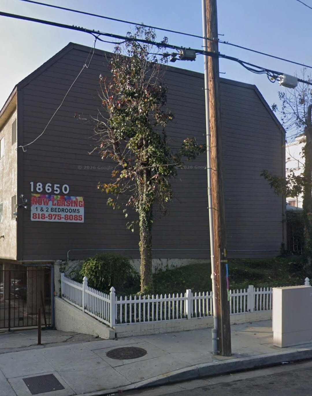 Tarzana Apartment: 18650 Hatteras