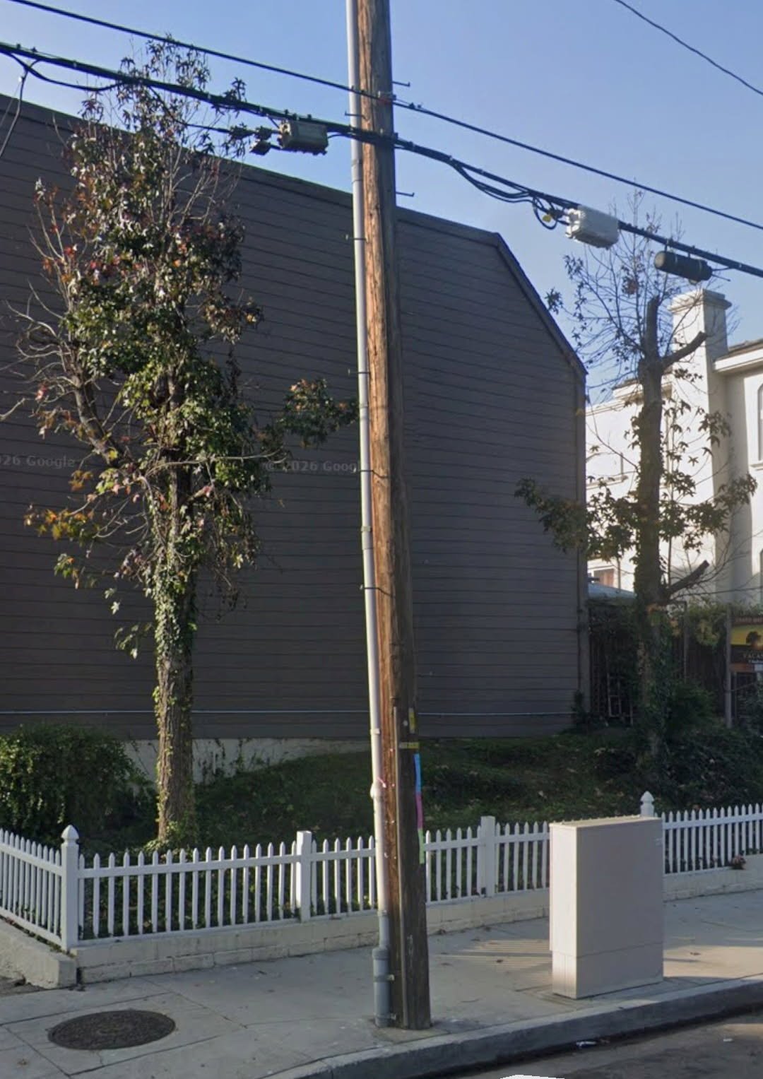 Tarzana Apartment: 18650 Hatteras
