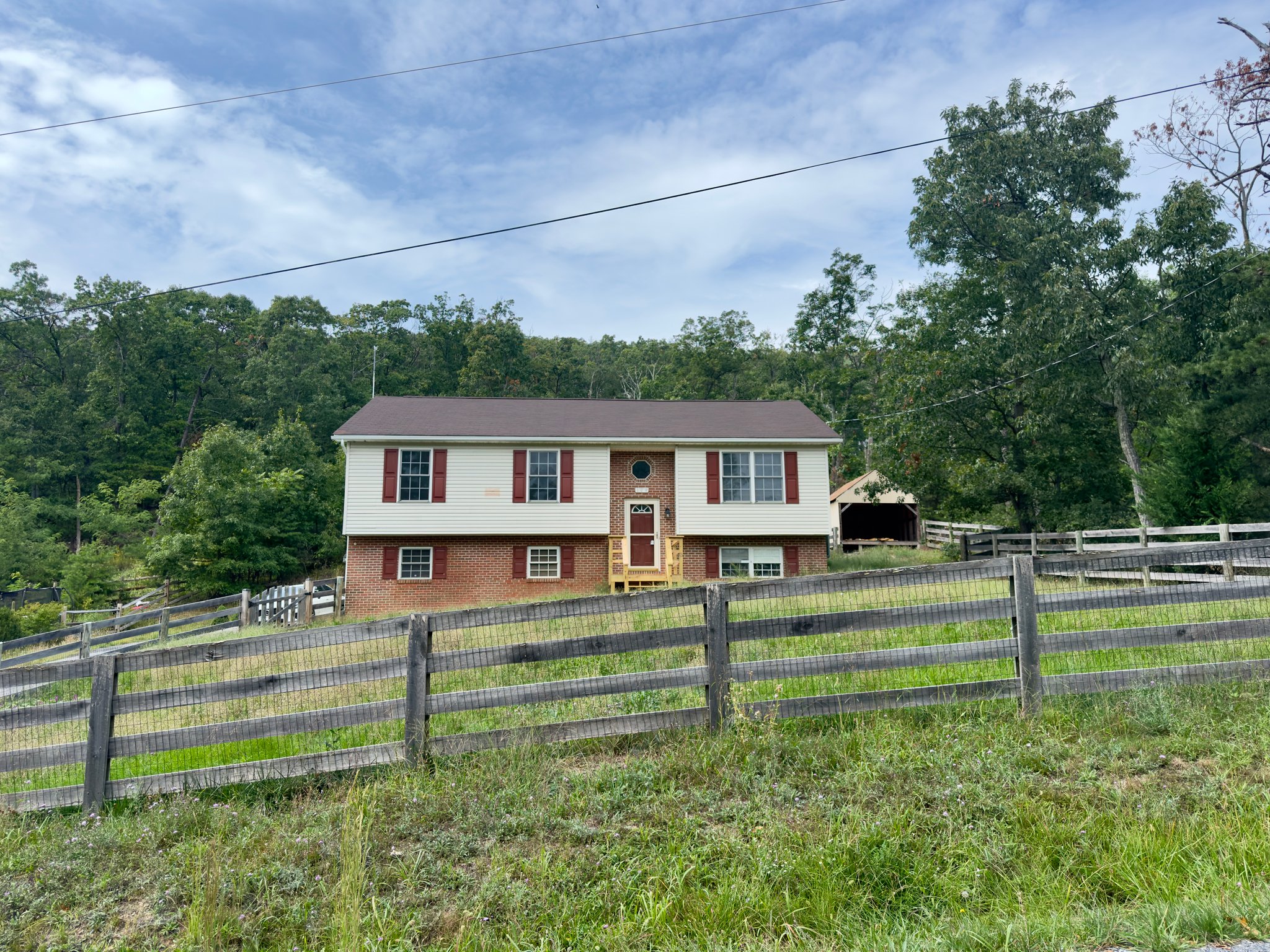 Winchester House: 104 Willow Trl