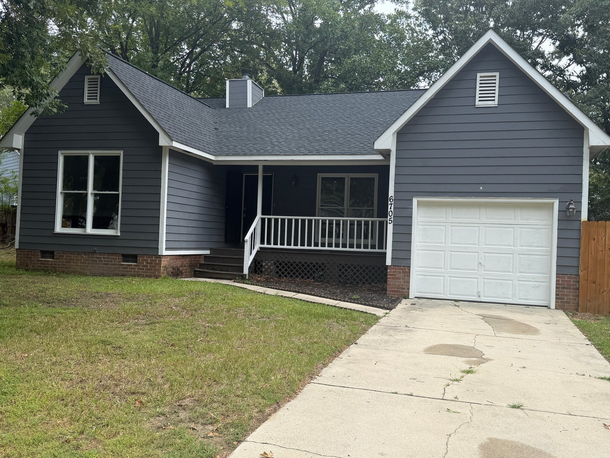 Fayetteville House: 6705 Winchester St