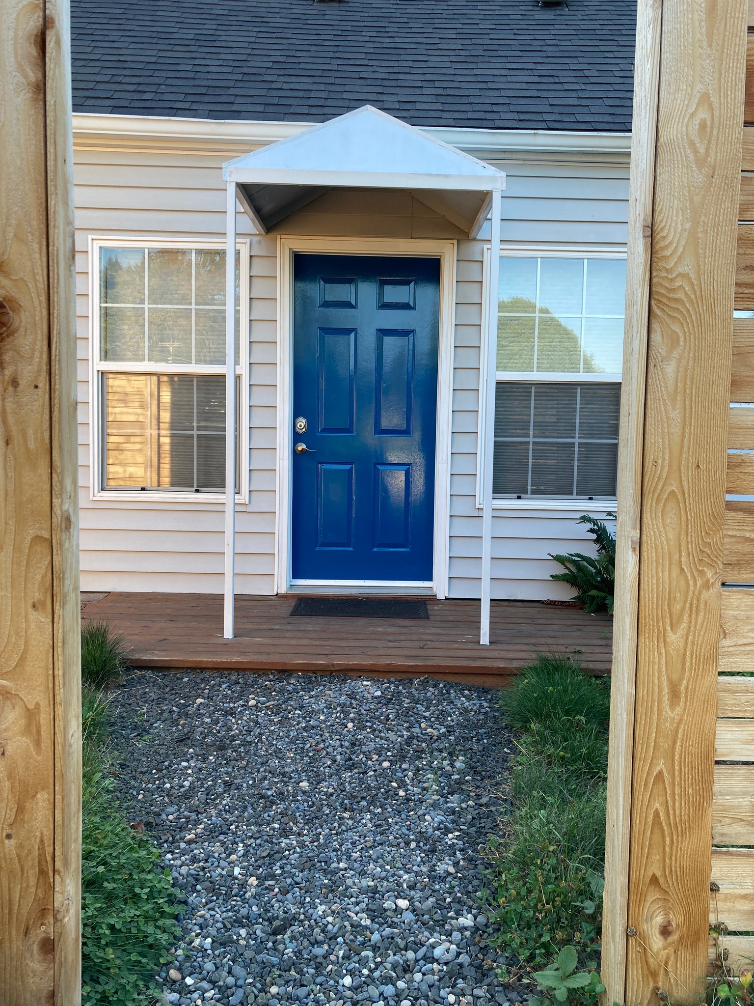 Salem House: 2485 E Nob Hill St SE